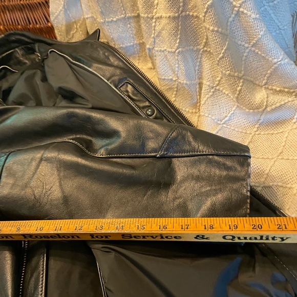 Heavy leather motorcycle riding jacket - Picture 13 of 16